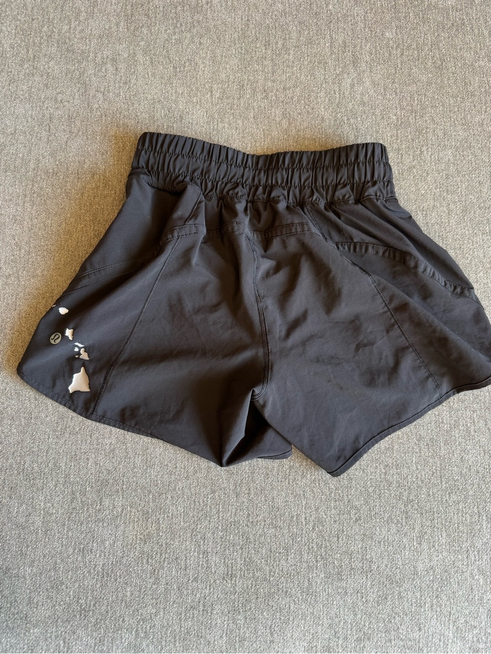 lululemon athletica limited Hawaiian Island Hottie Hot black shorts